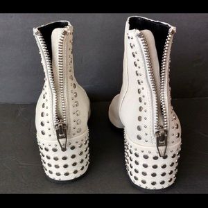 Dolce Vita White Booties w Grommets size 8.5